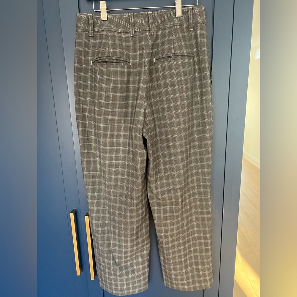 Club Monaco cropped check trouser. Size 6. Women’s Enamel Ring Pant. - Picture 6 of 11